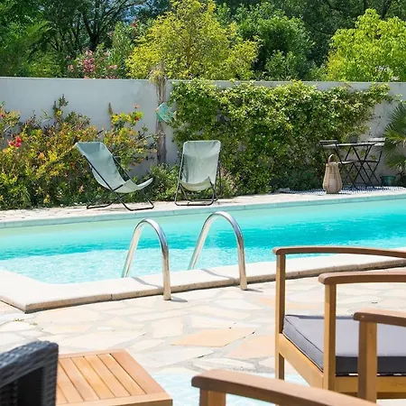 Hotel Maison Du Sud, Grande Piscine Avec Cigales 4*